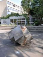 Franz Eggenschwiler - Wuerfel Stele 1975